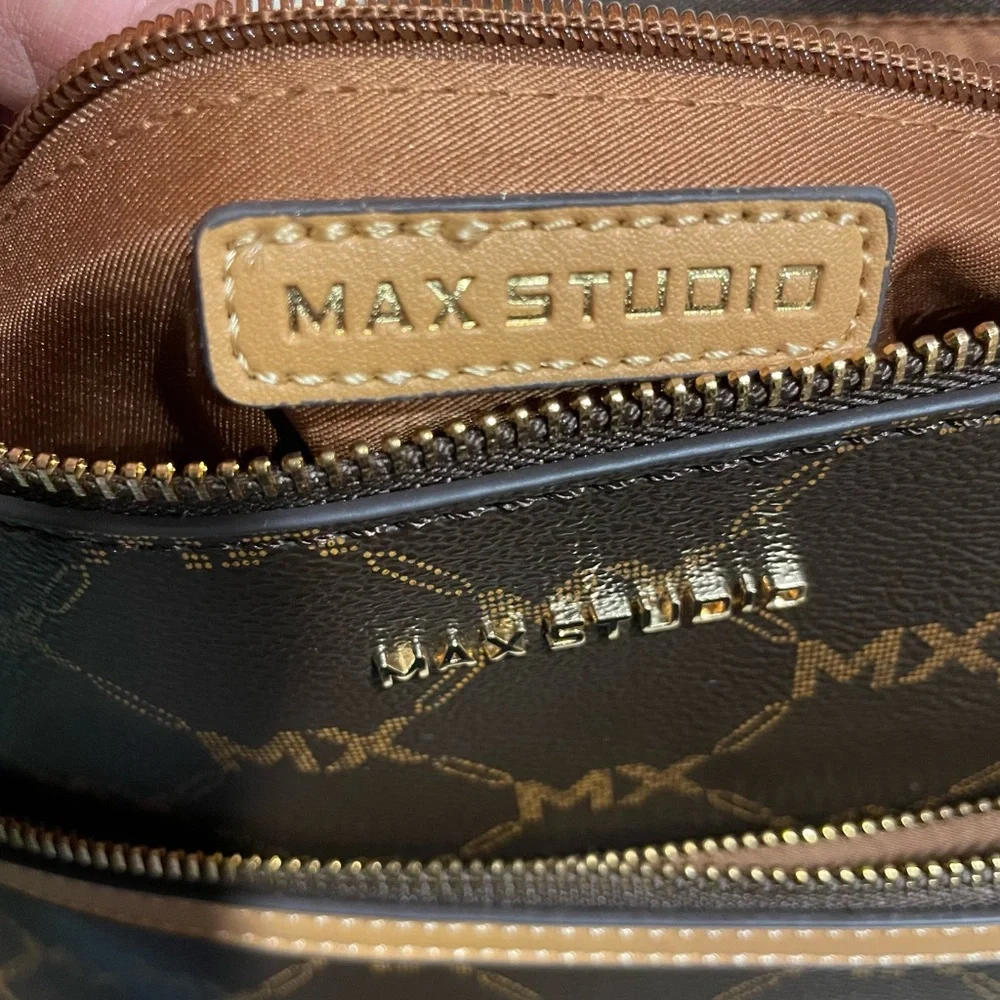 Max Studio M/L crossbody NWT - Picture 9 of 12